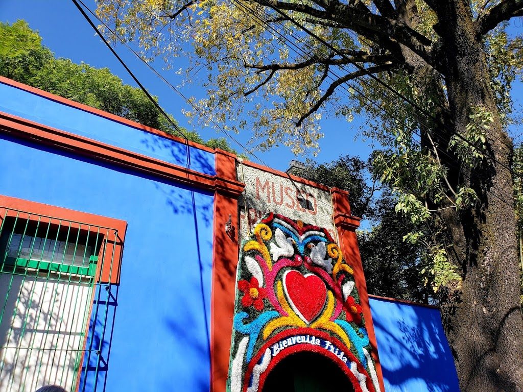 The main entrance of Casa Azul