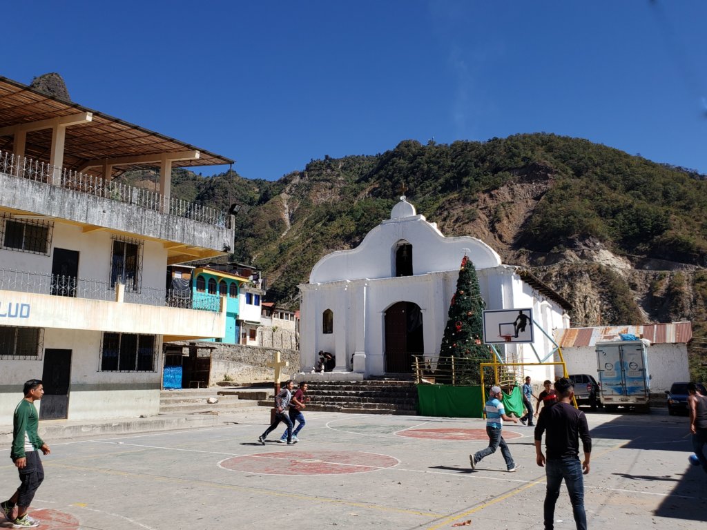 We stopped for a while to watch the local kids play football in front of the town church, score was 4-3 while we were there :)