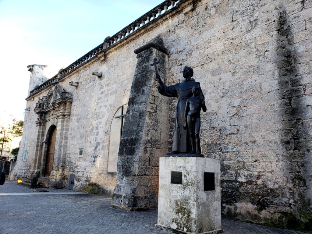 The side walls of the church at the Plaza de San Francisco de Asis