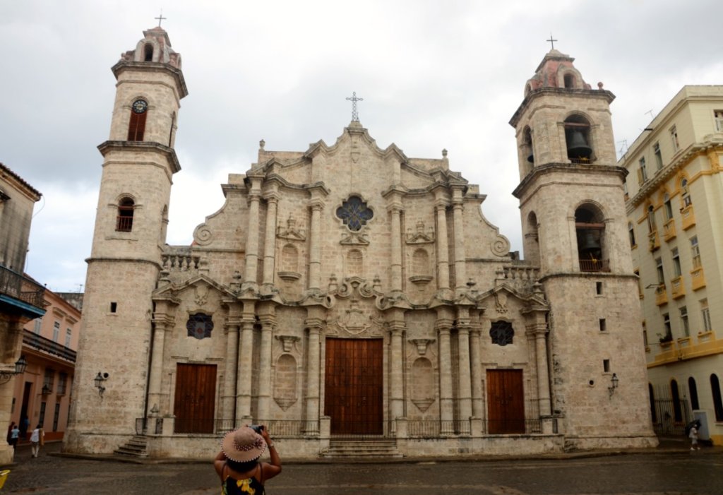 Pubali taking photo of the Plaza de la Catedral in Havan