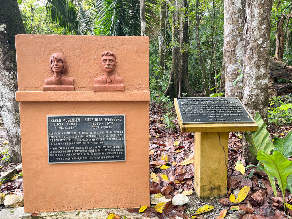 Statues of the founders of the Cabo Blanco Absolute Natural Reserve, Karen Mogensen and Olof Wessberg, installed near the entrance in their memory.