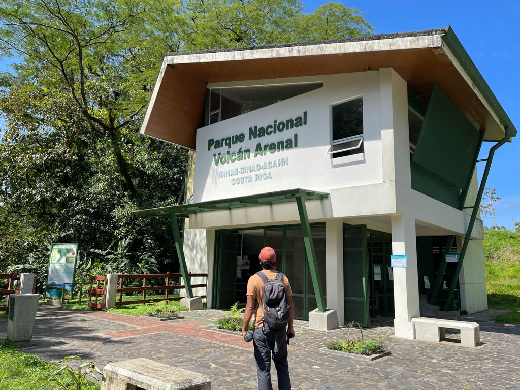 The ticket counter of the Peninsula sector of the Arenal Volcano National Park.