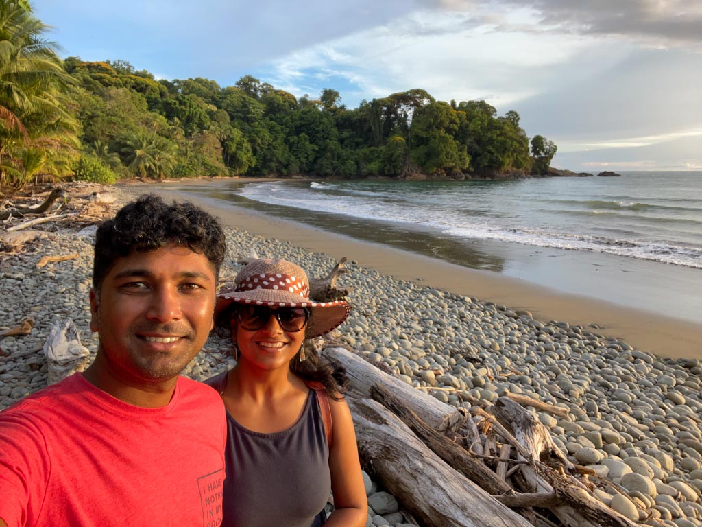 A man and a woman on the Pinuelas beach.