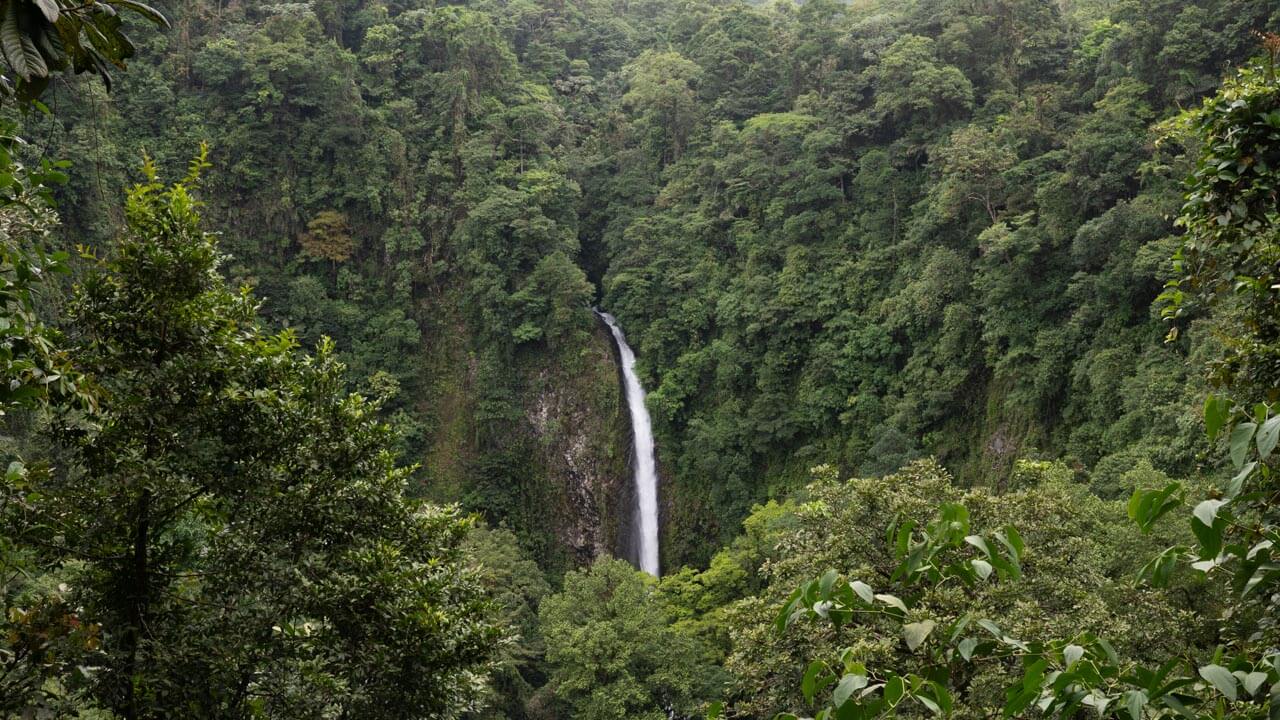 Distant view of La Fortuna waterfall