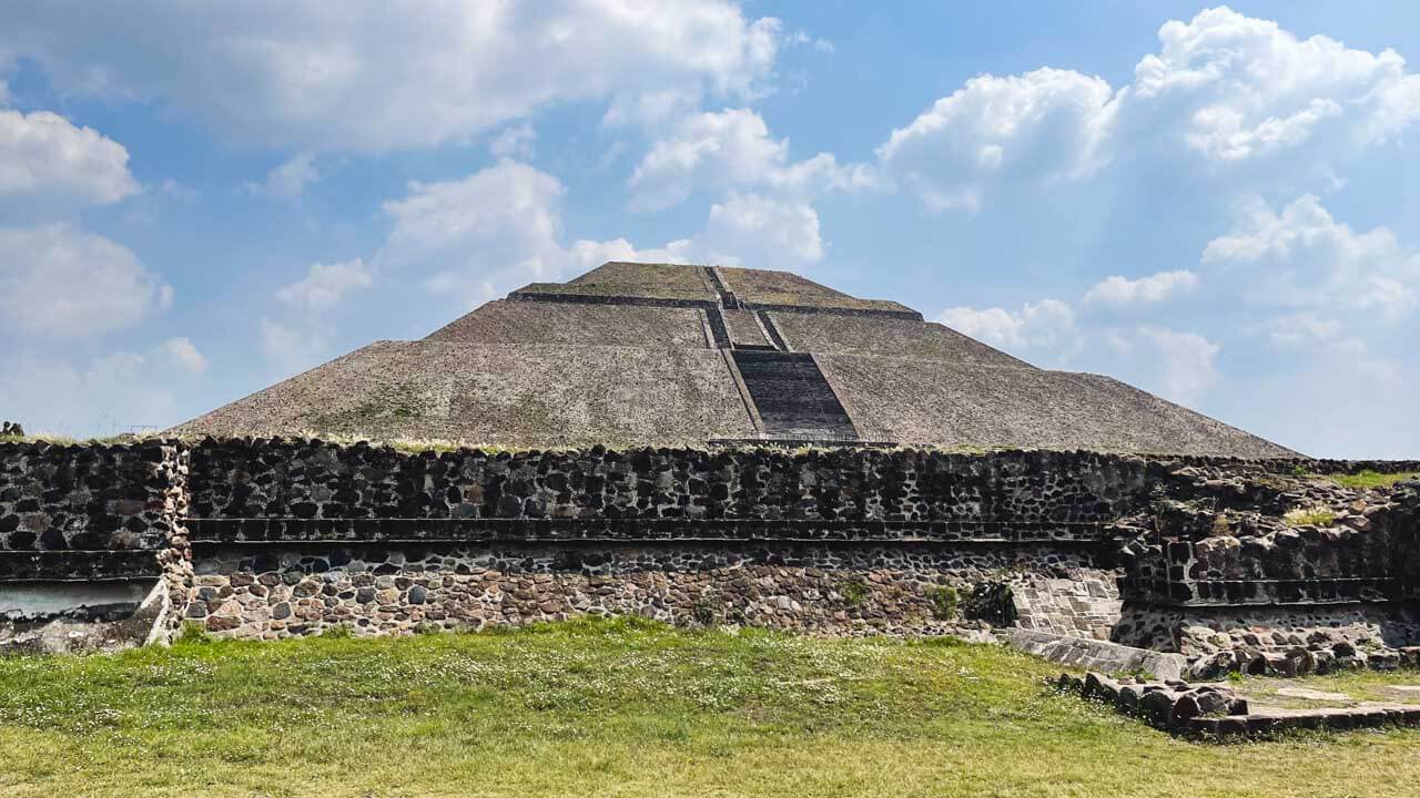 Visiting Teotihuacan from Mexico City.