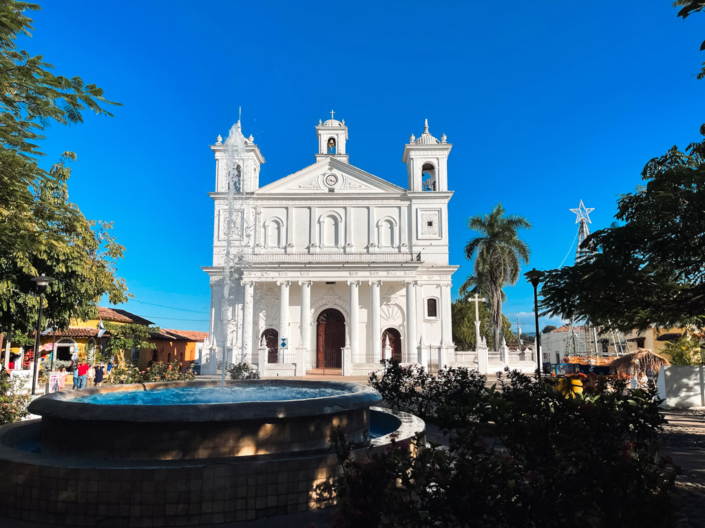 The white colored Santa Lucia Church in the town center of Suchitoto.