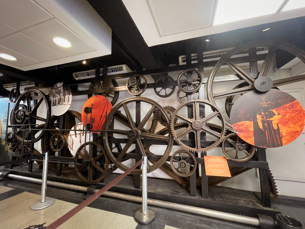 A display about the Sugarloaf Cable Car technology.